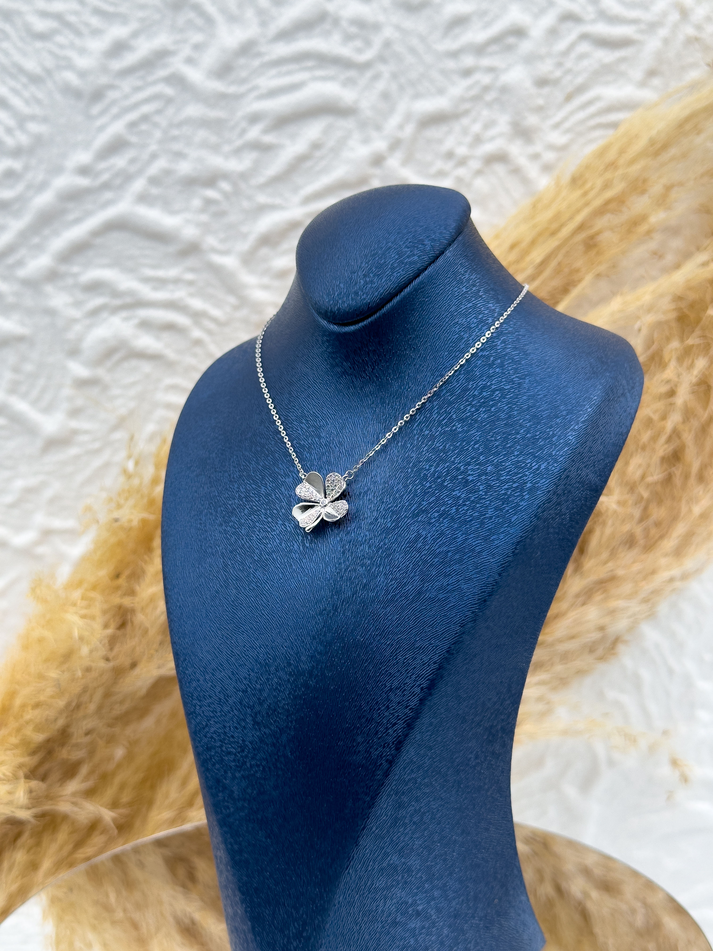 925 Ayar Gümüş Yonca Tasarımlı Kadın Kolye – Özel Tasarım, Şans Getiren Hediyelik